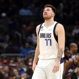 开云体育官网-只能靠自己！复出首战即轰53分 东契奇孤星带队